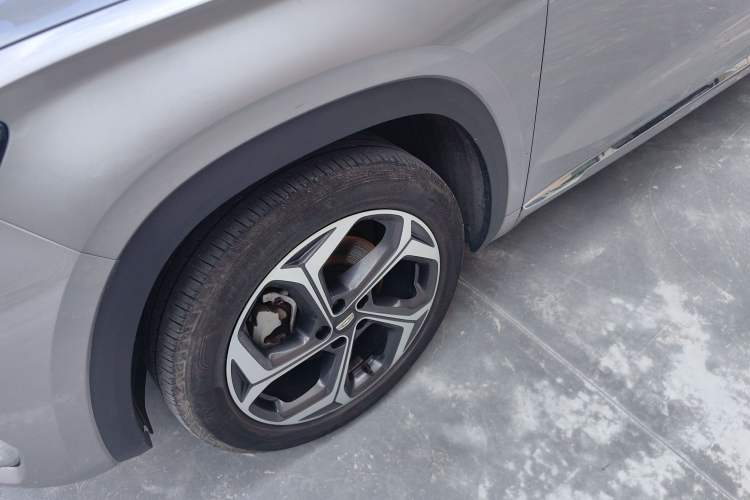 Used Geely Auto Monjaro L 2021 2.0TD DCT EVO Two-Wheel Drive Prestige Version Left Front Wheel Hub
