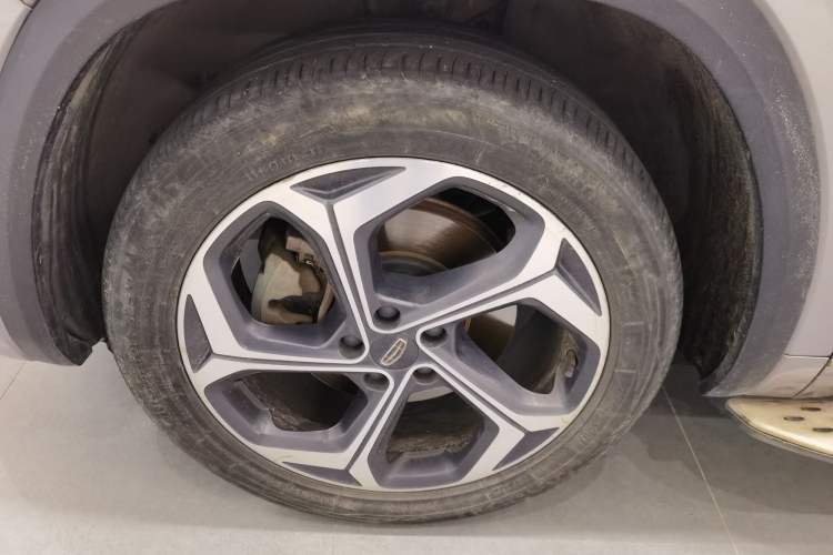 Used Geely Auto Monjaro L 2021 2.0TD DCT EVO Two-Wheel Drive Prestige Version Left Front Wheel Hub