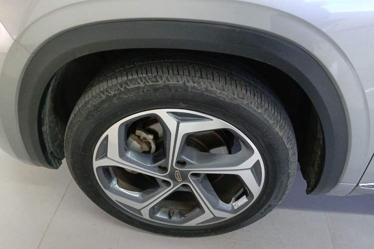 Used Geely Auto Monjaro L 2021 2.0TD DCT EVO Two-Wheel Drive Prestige Version Left Front Wheel Hub