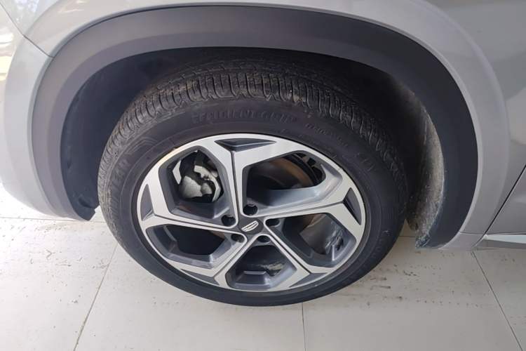Used Geely Auto Monjaro L 2021 2.0TD DCT EVO Two-Wheel Drive Prestige Version Left Front Wheel Hub