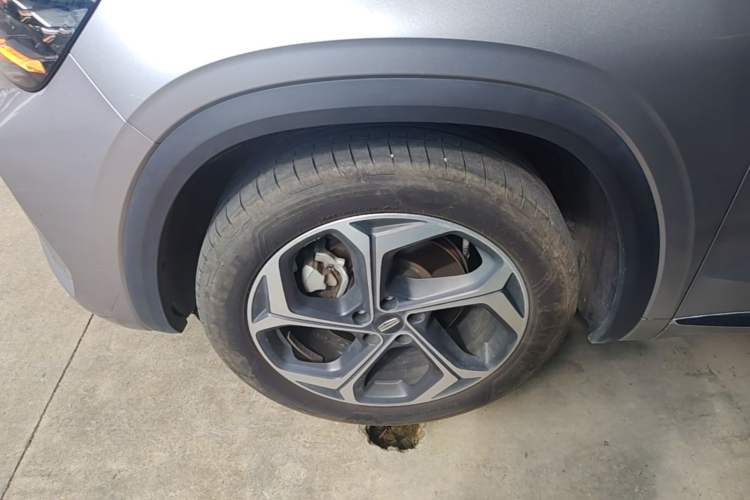 Used Geely Auto Monjaro L 2021 2.0TD DCT EVO Two-Wheel Drive Prestige Version Left Front Wheel Hub