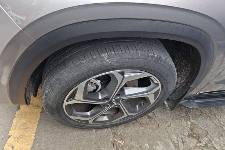 Used Geely Auto Monjaro L 2021 2.0TD DCT EVO Two-Wheel Drive Prestige Version Left Front Wheel Hub