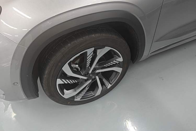 Used Geely Auto Monjaro L 2021 2.0TD DCT EVO Two-Wheel Drive Smart Luxury Version Left Front Wheel Hub