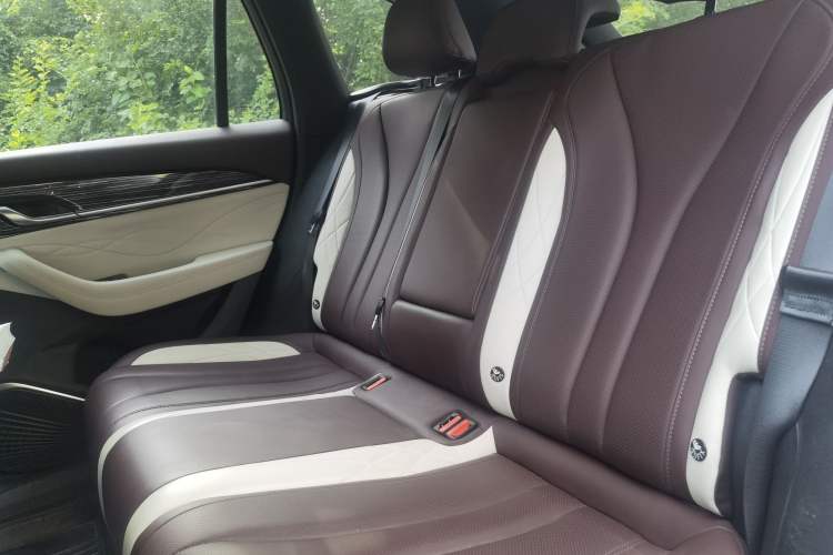 Used Geely Auto Monjaro L 2021 2.0TD High-Power Automatic All-Wheel Drive Luxury Version Left Rear Seat