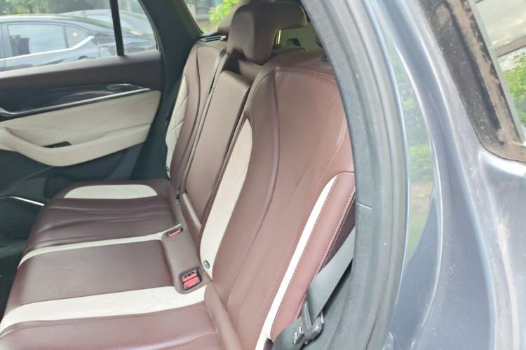 Used Geely Auto Monjaro L 2021 2.0TD DCT EVO Two-Wheel Drive Prestige Version Left Rear Seat