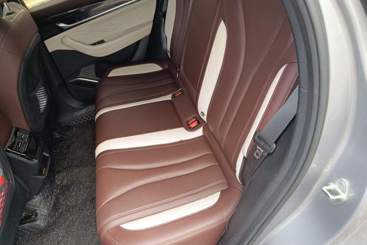 Used Geely Auto Monjaro L 2021 2.0TD DCT EVO Two-Wheel Drive Smart Luxury Version Left Rear Seat