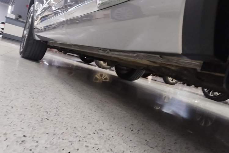 Used Geely Auto Monjaro L 2021 2.0TD DCT EVO Two-Wheel Drive Prestige Version Left Side Sill