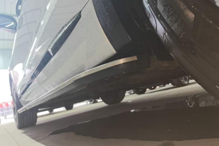 Used Geely Auto Monjaro L 2021 2.0TD DCT EVO Two-Wheel Drive Smart Luxury Version Left Side Sill