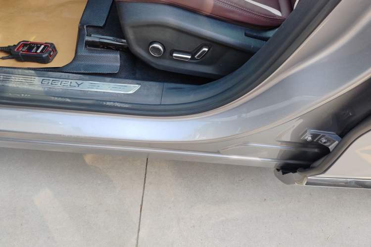 Used Geely Auto Monjaro L 2021 2.0TD DCT EVO Two-Wheel Drive Prestige Version Left Side Sill
