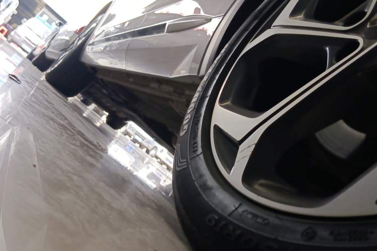 Used Geely Auto Monjaro L 2021 2.0TD High-Power Automatic All-Wheel Drive Luxury Version Left Side Sill