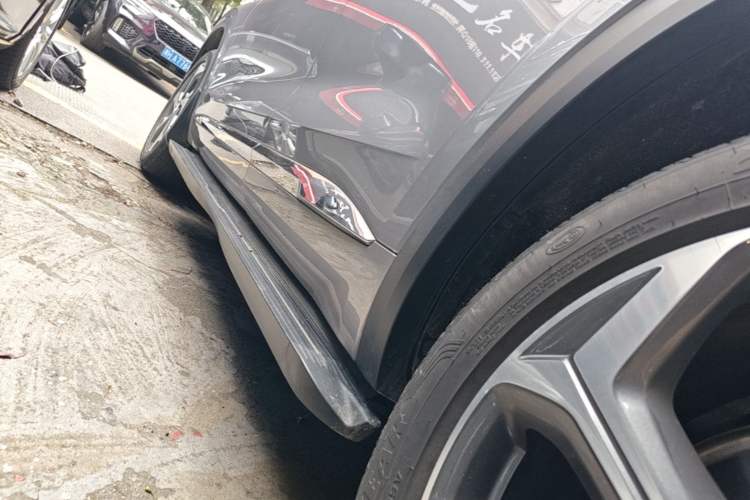 Used Geely Auto Monjaro L 2021 2.0TD DCT EVO Two-Wheel Drive Prestige Version Left Side Sill