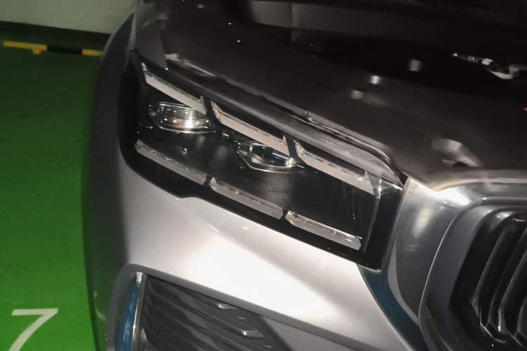Used Geely Auto Monjaro L 2021 2.0TD DCT EVO Two-Wheel Drive Prestige Version Right Front Headlight