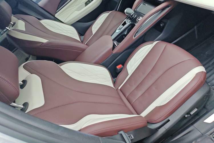 Used Geely Auto Monjaro L 2021 2.0TD DCT EVO Two-Wheel Drive Smart Luxury Version Right Front Seat