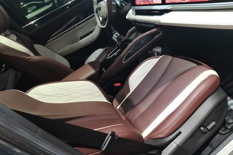 Used Geely Auto Monjaro L 2021 2.0TD DCT EVO Two-Wheel Drive Smart Luxury Version Right Front Seat