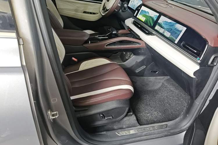 Used Geely Auto Monjaro L 2021 2.0TD DCT EVO Two-Wheel Drive Smart Luxury Version Right Front Seat