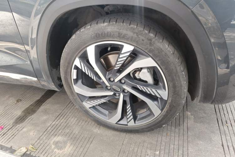 Used Geely Auto Monjaro L 2021 2.0TD High-Power Automatic All-Wheel-Drive Flagship Version Right Front Wheel Hub