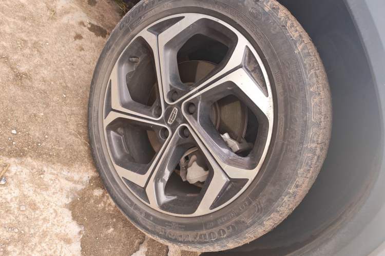Used Geely Auto Monjaro L 2021 2.0TD DCT EVO Two-Wheel Drive Prestige Version Right Front Wheel Hub