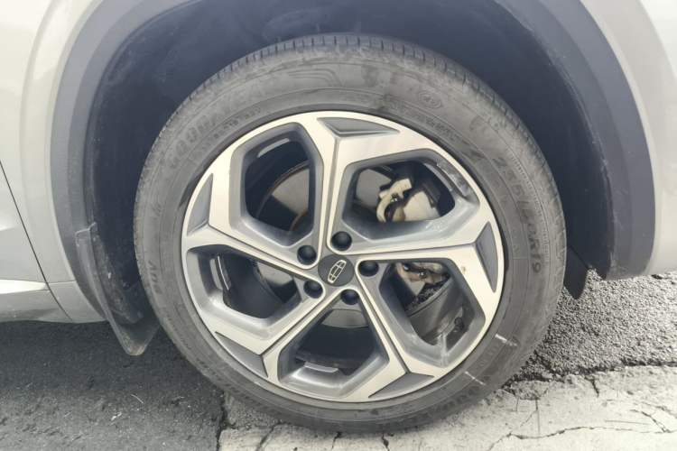 Used Geely Auto Monjaro L 2021 2.0TD DCT EVO Two-Wheel Drive Prestige Version Right Front Wheel Hub