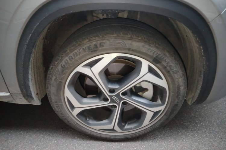 Used Geely Auto Monjaro L 2021 2.0TD High-Power Automatic All-Wheel Drive Luxury Version Right Front Wheel Hub
