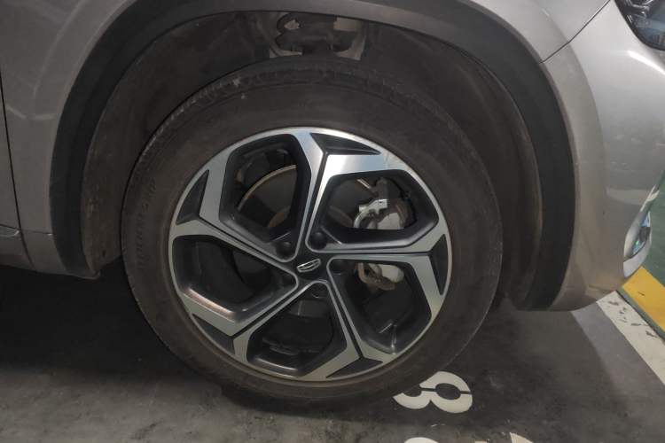 Used Geely Auto Monjaro L 2021 2.0TD DCT EVO Two-Wheel Drive Prestige Version Right Front Wheel Hub
