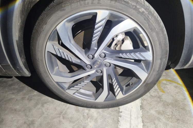 Used Geely Auto Monjaro L 2021 2.0TD High-Power Automatic All-Wheel-Drive Flagship Version Right Front Wheel Hub