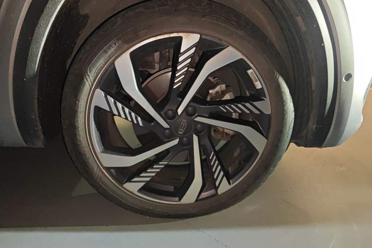 Used Geely Auto Monjaro L 2021 2.0TD DCT EVO Two-Wheel-Drive Flagship Version Right Front Wheel Hub