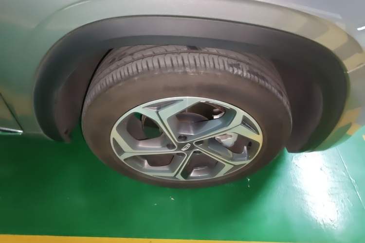 Used Geely Auto Monjaro L 2021 2.0TD DCT EVO Two-Wheel Drive Prestige Version Right Front Wheel Hub