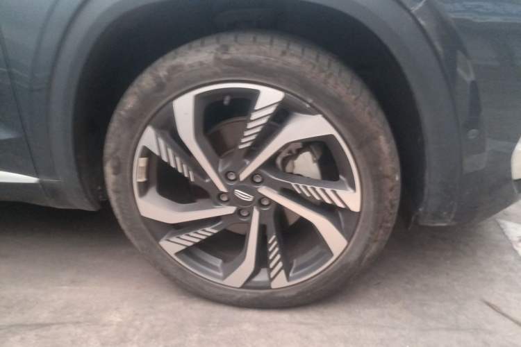 Used Geely Auto Monjaro L 2021 2.0TD DCT EVO Two-Wheel Drive Prestige Version Right Front Wheel Hub