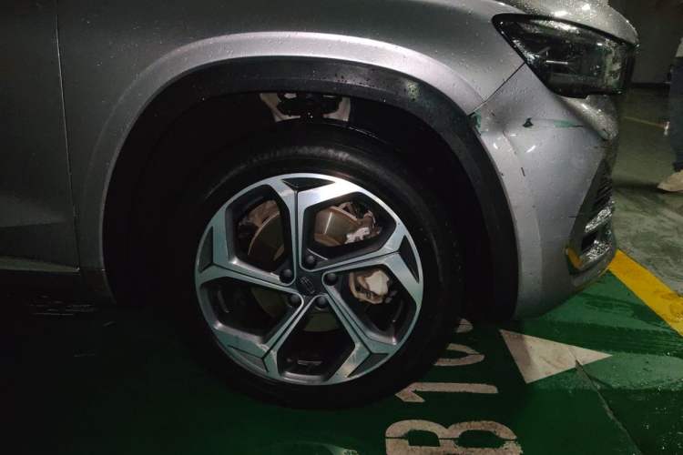 Used Geely Auto Monjaro L 2021 2.0TD DCT EVO Two-Wheel Drive Prestige Version Right Front Wheel Hub