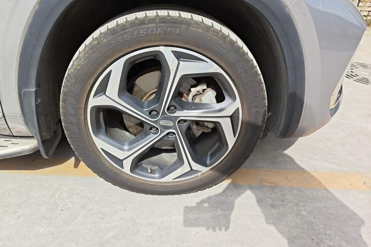 Used Geely Auto Monjaro L 2021 2.0TD DCT EVO Two-Wheel Drive Prestige Version Right Front Wheel Hub