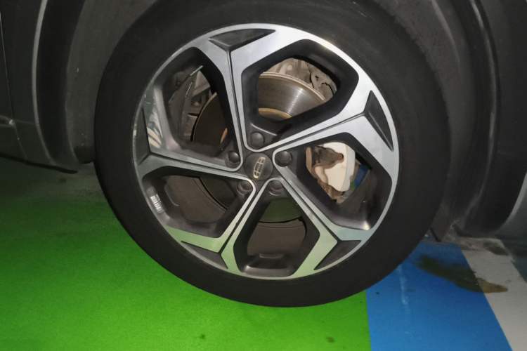 Used Geely Auto Monjaro L 2021 2.0TD DCT EVO Two-Wheel Drive Prestige Version Right Front Wheel Hub