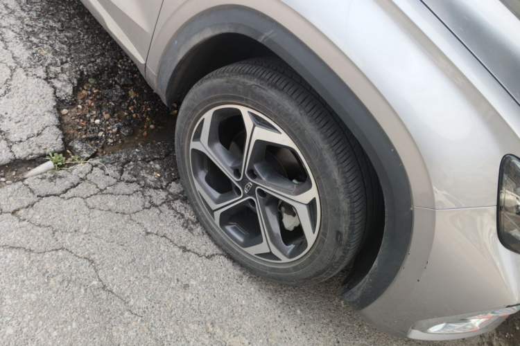 Used Geely Auto Monjaro L 2021 2.0TD DCT EVO Two-Wheel Drive Prestige Version Right Front Wheel Hub