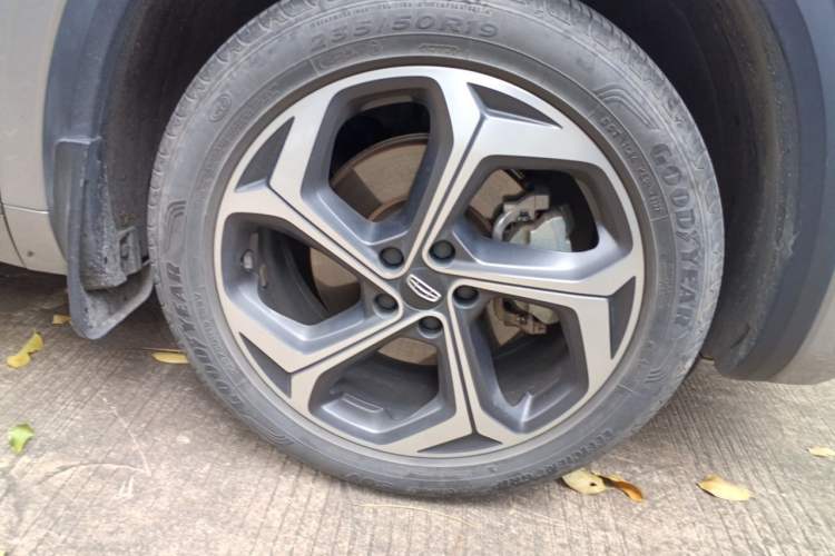 Used Geely Auto Monjaro L 2021 2.0TD DCT EVO Two-Wheel Drive Prestige Version Right Front Wheel Hub