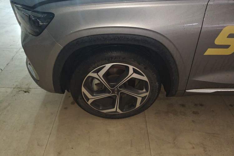 Used Geely Auto Monjaro L 2021 2.0TD DCT EVO Two-Wheel Drive Prestige Version Right Front Wheel Hub