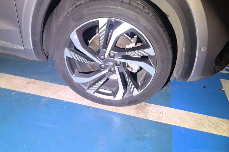 Used Geely Auto Monjaro L 2021 2.0TD DCT EVO Two-Wheel Drive Smart Luxury Version Right Front Wheel Hub