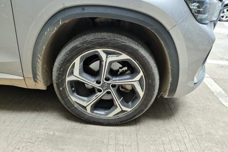 Used Geely Auto Monjaro L 2021 2.0TD DCT EVO Two-Wheel Drive Prestige Version Right Front Wheel Hub