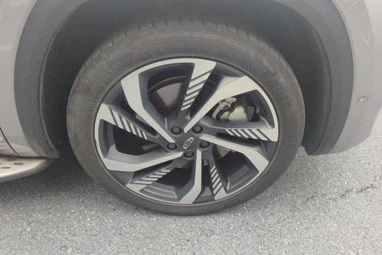 Used Geely Auto Monjaro L 2021 2.0TD High-Power Automatic All-Wheel-Drive Flagship Version Right Front Wheel Hub
