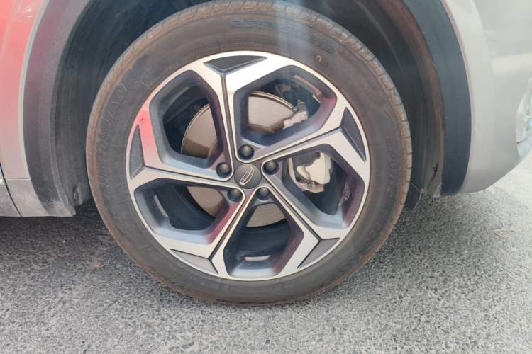 Used Geely Auto Monjaro L 2021 2.0TD DCT EVO Two-Wheel Drive Prestige Version Right Front Wheel Hub