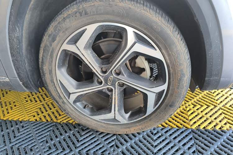 Used Geely Auto Monjaro L 2021 2.0TD DCT EVO Two-Wheel Drive Prestige Version Right Front Wheel Hub