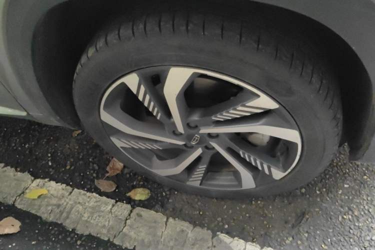 Used Geely Auto Monjaro L 2021 2.0TD High-Power Automatic All-Wheel-Drive Flagship Version Right Front Wheel Hub