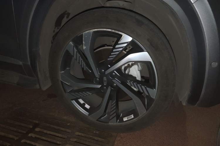Used Geely Auto Monjaro L 2021 2.0TD DCT EVO Two-Wheel Drive Smart Luxury Version Right Front Wheel Hub