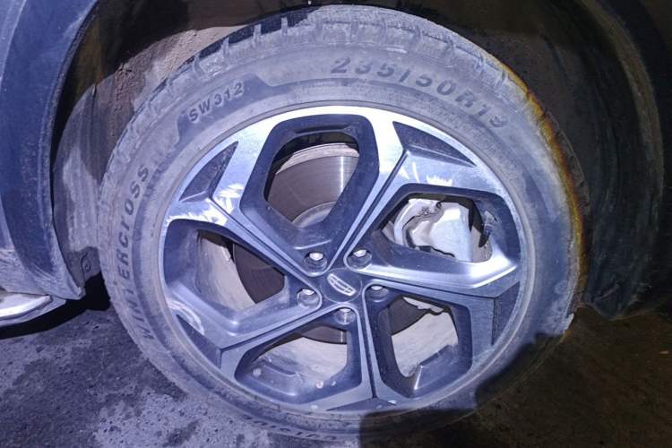 Used Geely Auto Monjaro L 2021 2.0TD High-Power Automatic All-Wheel Drive Luxury Version Right Front Wheel Hub