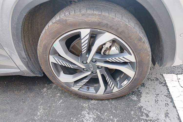 Used Geely Auto Monjaro L 2021 2.0TD High-Power Automatic All-Wheel-Drive Flagship Version Right Front Wheel Hub