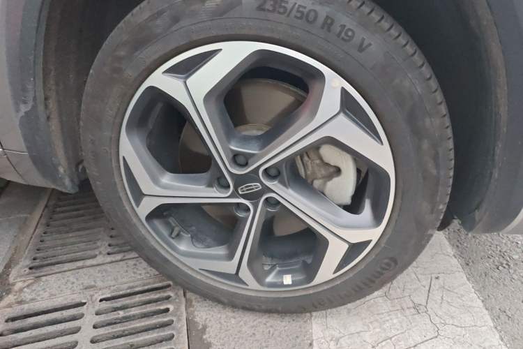 Used Geely Auto Monjaro L 2021 2.0TD High-Power Automatic All-Wheel Drive Luxury Version Right Front Wheel Hub