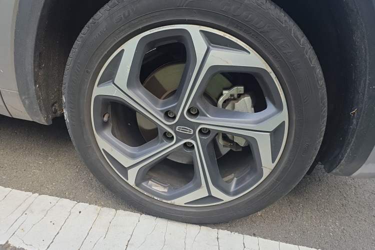 Used Geely Auto Monjaro L 2021 2.0TD DCT EVO Two-Wheel Drive Prestige Version Right Front Wheel Hub