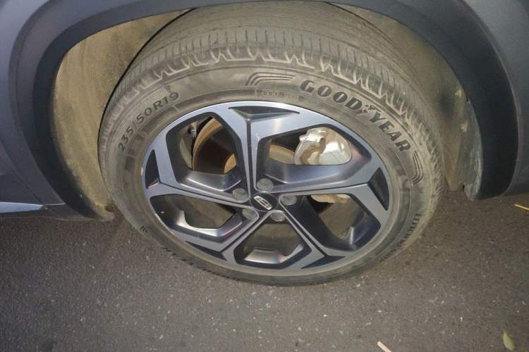 Used Geely Auto Monjaro L 2021 2.0TD High-Power Automatic All-Wheel Drive Luxury Version Right Front Wheel Hub