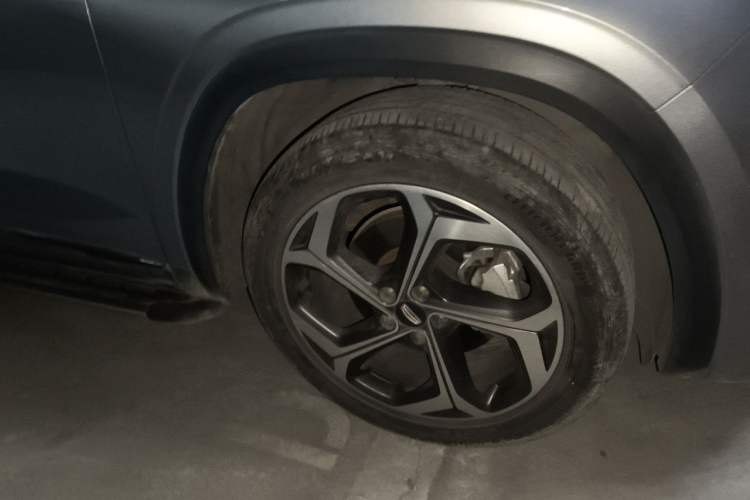 Used Geely Auto Monjaro L 2021 2.0TD DCT EVO Two-Wheel Drive Prestige Version Right Front Wheel Hub