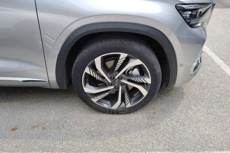 Used Geely Auto Monjaro L 2021 2.0TD High-Power Automatic All-Wheel-Drive Flagship Version Right Front Wheel Hub