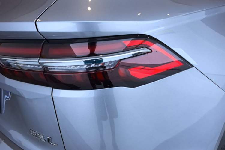 Used Geely Auto Monjaro L 2021 2.0TD DCT EVO Two-Wheel-Drive Flagship Version Right Rear Taillight