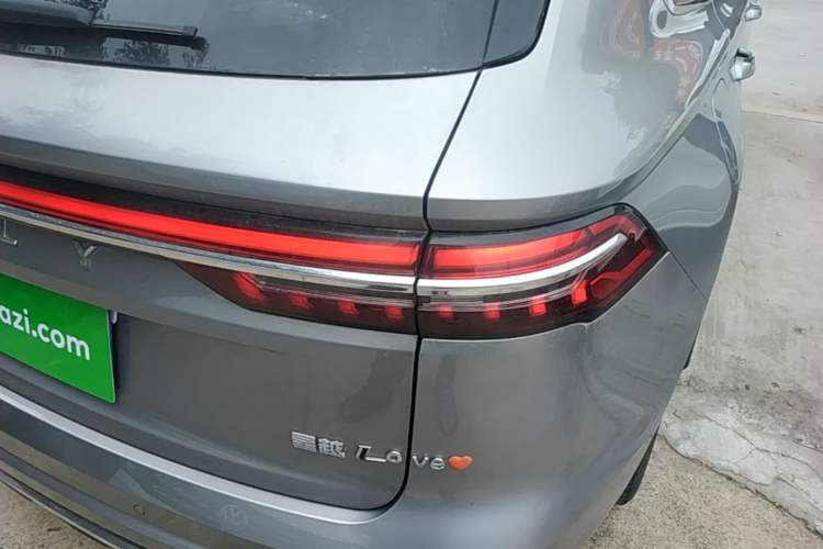 Used Geely Auto Monjaro L 2021 2.0TD DCT EVO Two-Wheel Drive Smart Luxury Version Right Rear Taillight